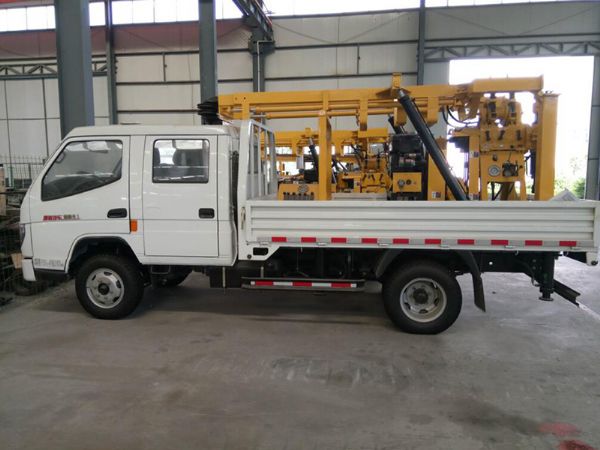 7 礦探設(shè)備裝車.jpg