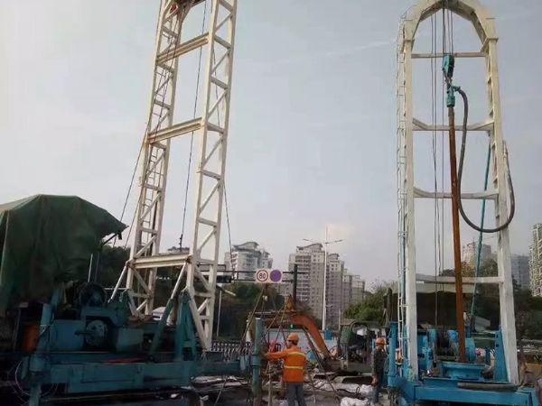 10 履帶式正循環(huán)鉆機(jī).jpg