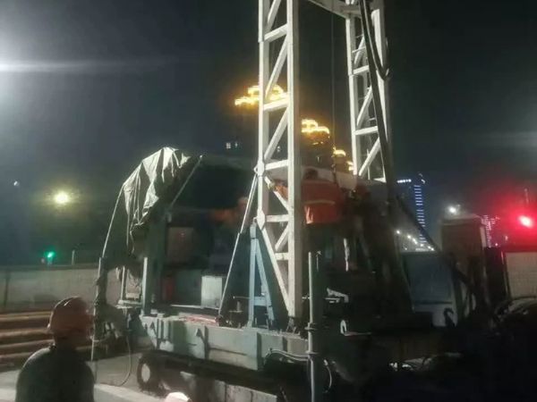 11 履帶式正循環(huán)鉆機(jī).jpg