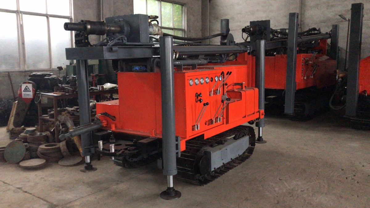 Z-WC300A全液壓履帶氣動鉆機 (11).JPG