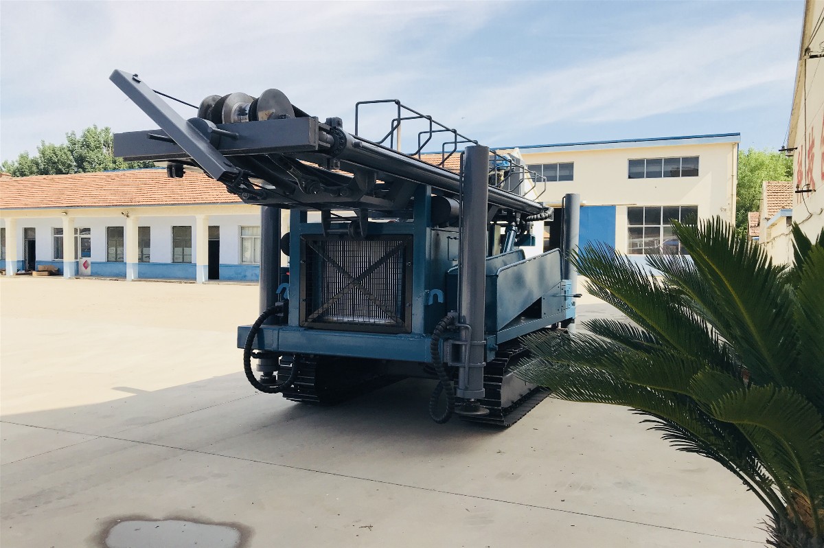 Z-WC400A全液壓履帶氣動(dòng)鉆機(jī) (15).JPG