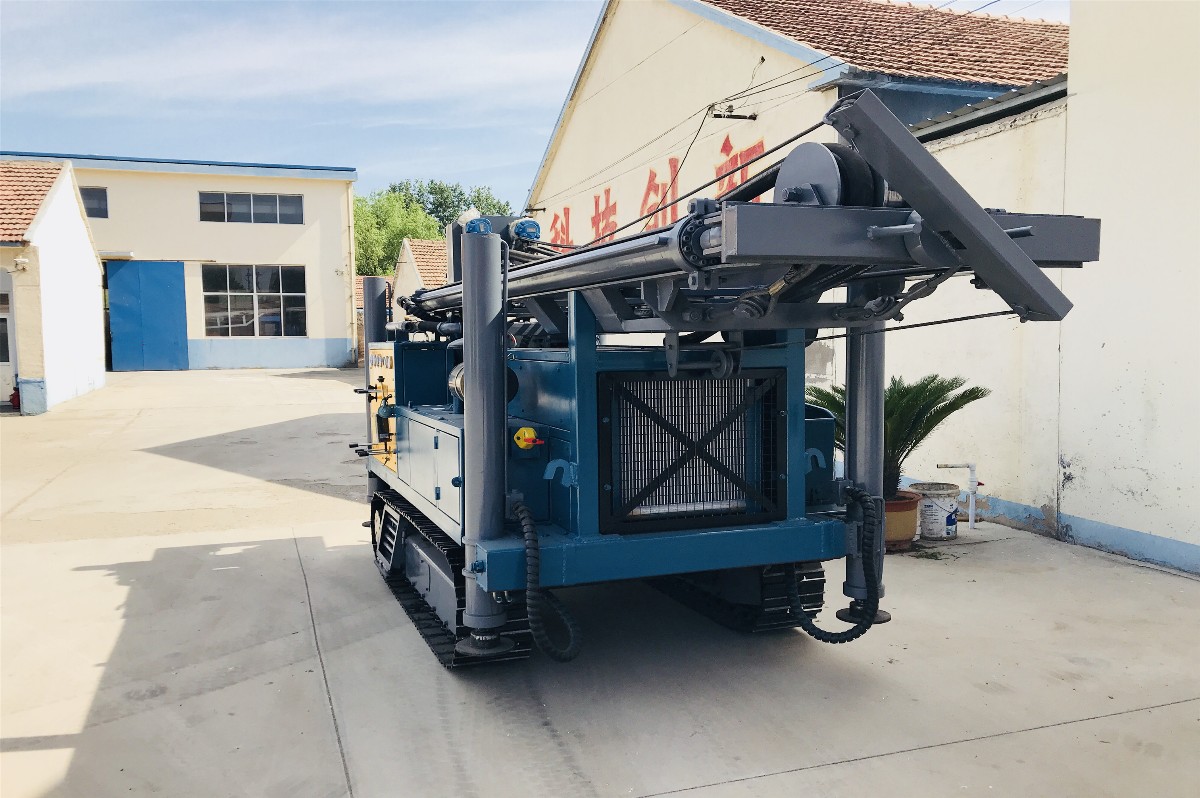 Z-WC400A全液壓履帶氣動(dòng)鉆機(jī) (17).JPG