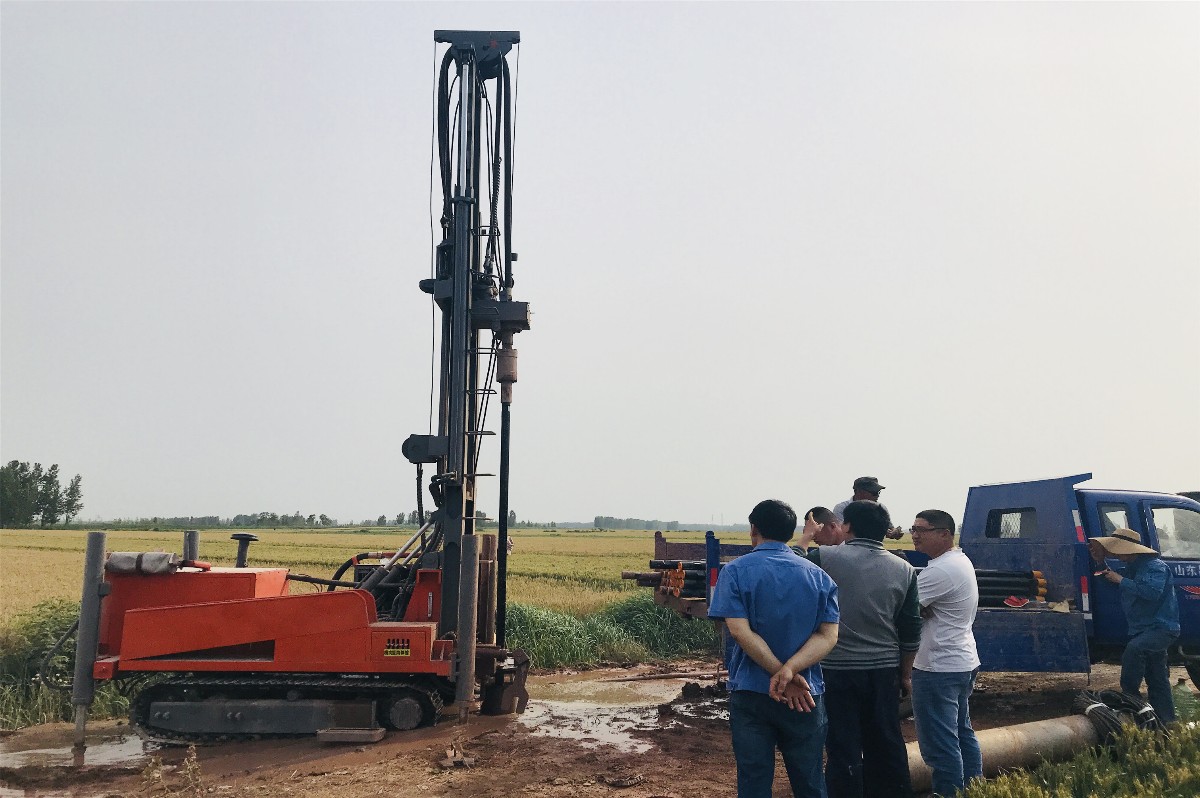 Z-WC400A全液壓履帶氣動(dòng)鉆機(jī) (12).JPG